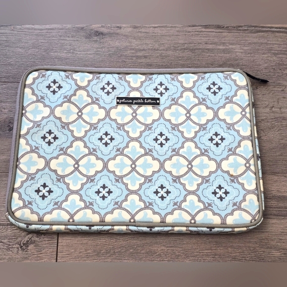 Petunia Pickle Bottom Wanderlust Laptop Case Pastel Pattern - Picture 1 of 7